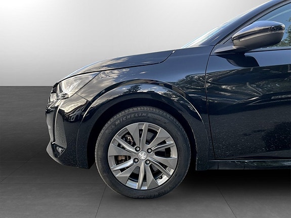 Peugeot e-208 14 of 15