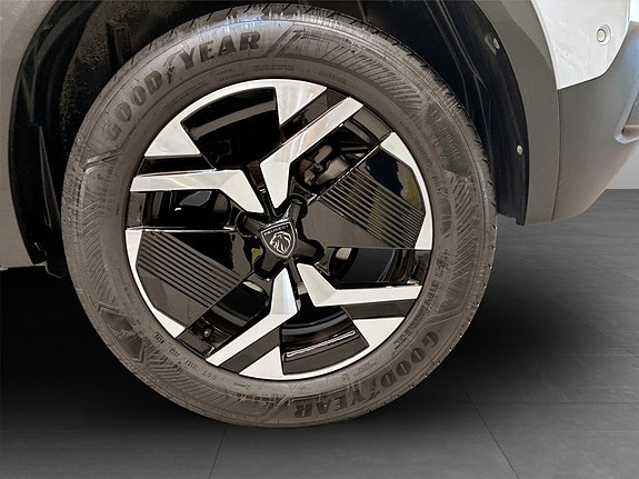 Peugeot 2008 9 of 16