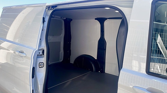Volkswagen Transporter 9 of 15