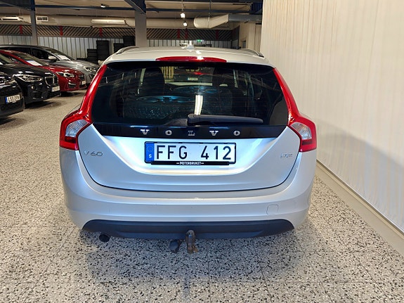 Volvo V60 4 of 15
