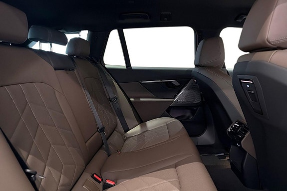 BMW i5 7 of 18