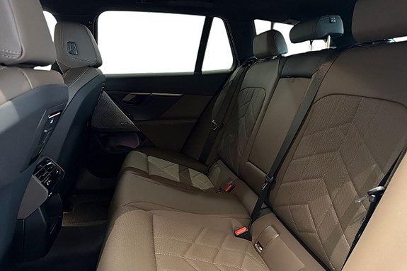 BMW i5 11 of 18