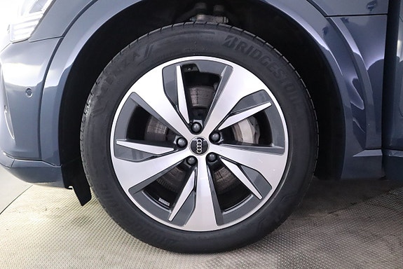 Audi e-tron 10 of 26