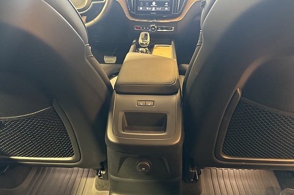 Volvo XC60 25 of 30