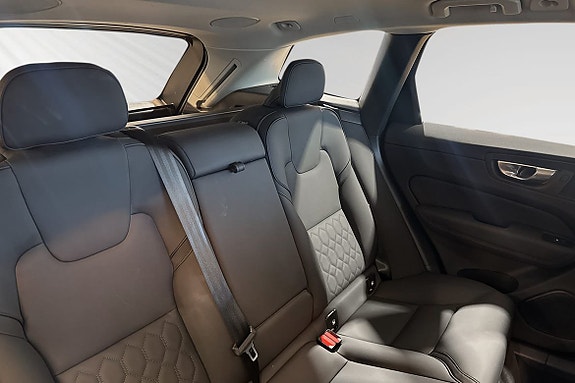 Volvo XC60 11 of 30