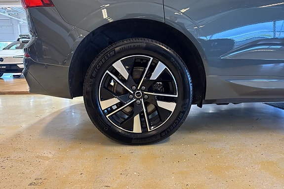 Volvo XC60 14 of 30