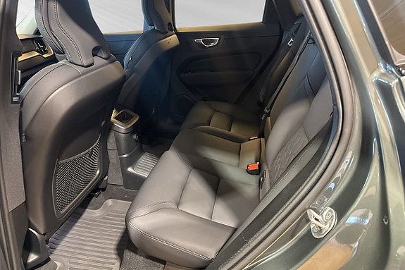 Volvo XC60 8 of 30