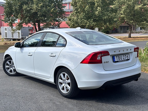 Volvo S60 2 of 6