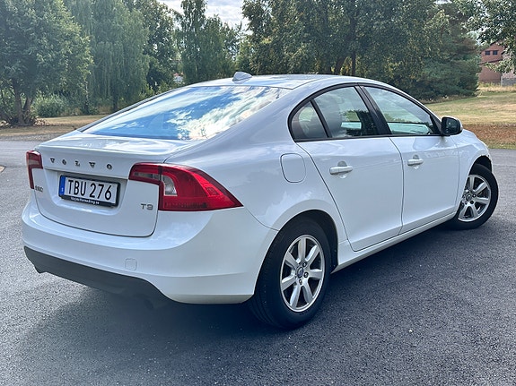 Volvo S60 4 of 6