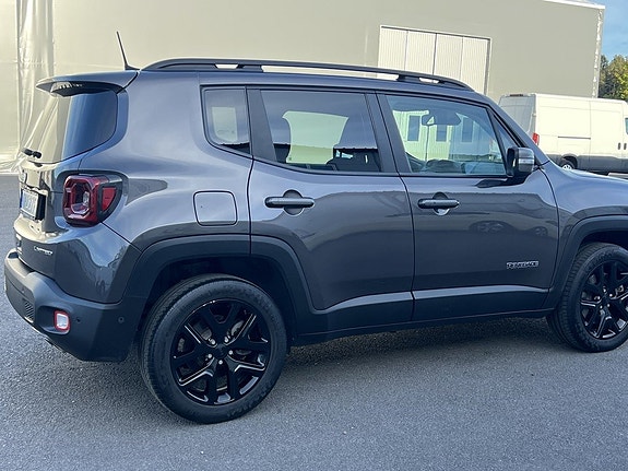 Jeep Renegade 12 of 12
