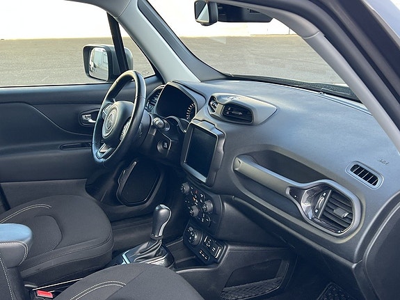 Jeep Renegade 8 of 12