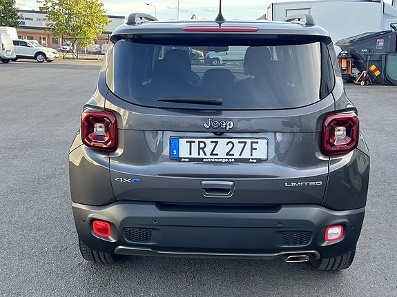 Jeep Renegade 4 of 12