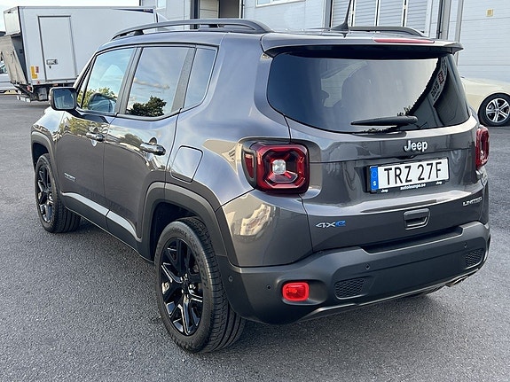 Jeep Renegade 3 of 12