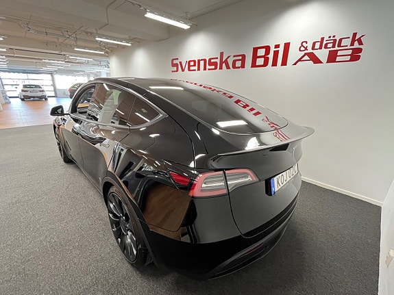 Tesla Model Y 8 of 20