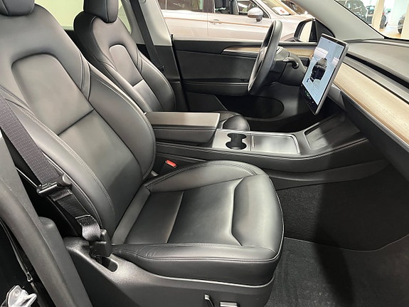 Tesla Model Y 18 of 20