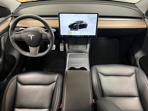 Tesla Model Y 14 of 20
