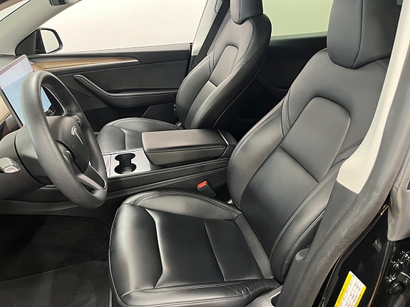 Tesla Model Y 10 of 20