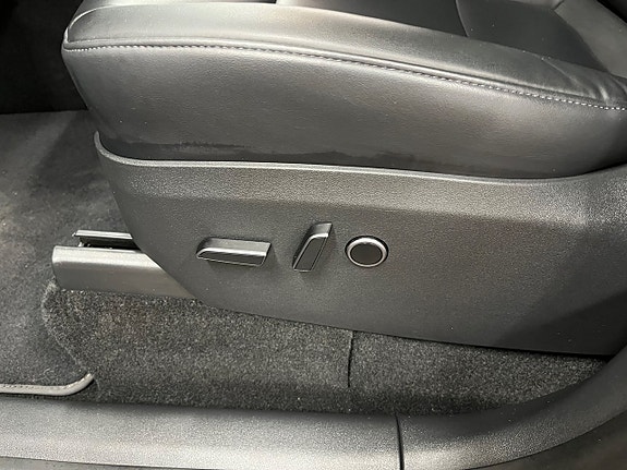 Tesla Model Y 12 of 20