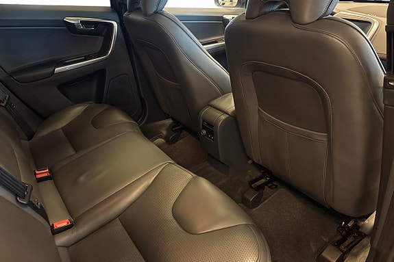 Volvo XC60 8 of 25