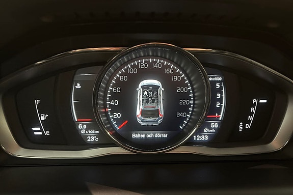 Volvo XC60 16 of 25