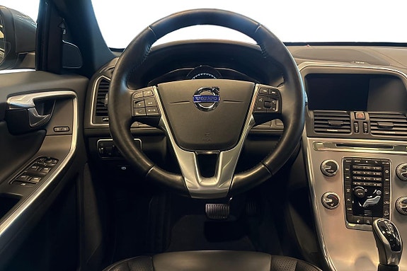 Volvo XC60 11 of 25