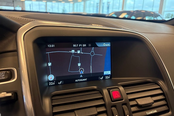 Volvo XC60 14 of 25