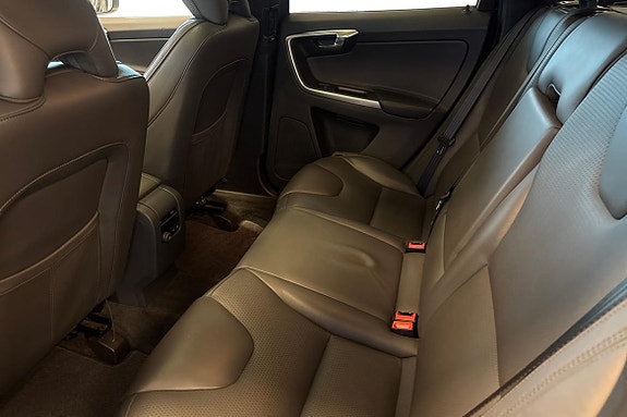 Volvo XC60 15 of 25