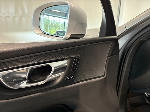 Volvo XC60 9 of 27
