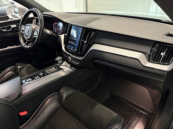 Volvo XC60 12 of 27