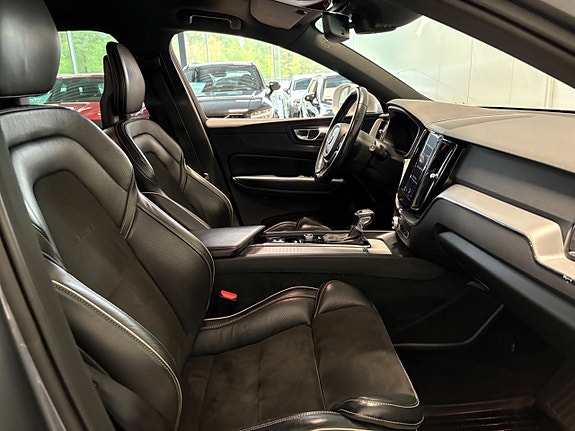 Volvo XC60 13 of 27
