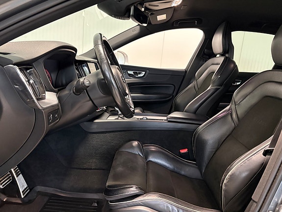 Volvo XC60 8 of 27