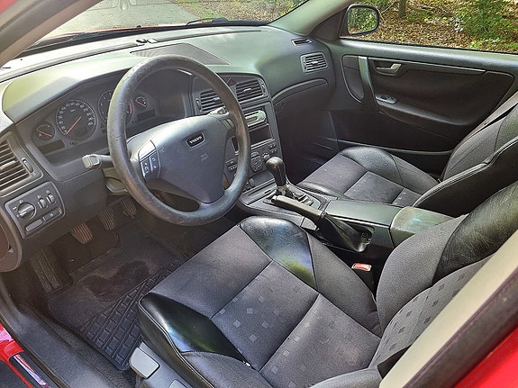Volvo S60 4 of 5