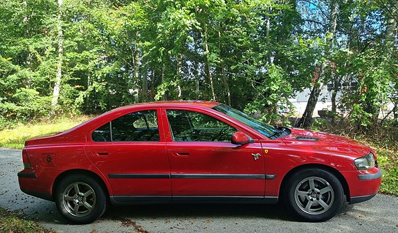 Volvo S60 2 of 5