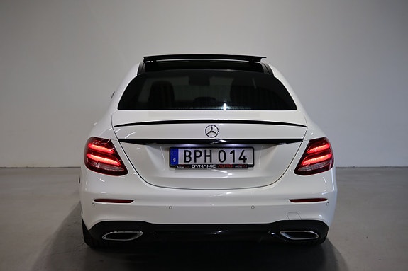 Mercedes-Benz E200 10 of 26