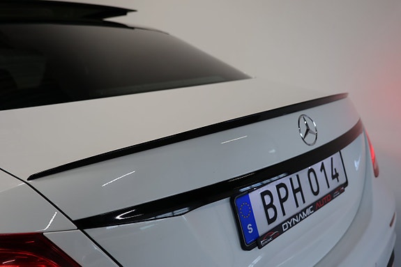 Mercedes-Benz E200 8 of 26