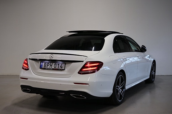 Mercedes-Benz E200 9 of 26