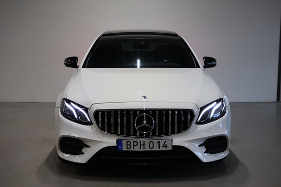 Mercedes-Benz E200 3 of 26