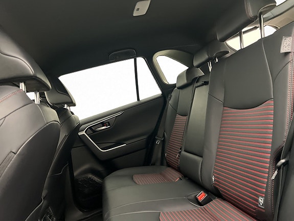 Toyota RAV4 14 of 30