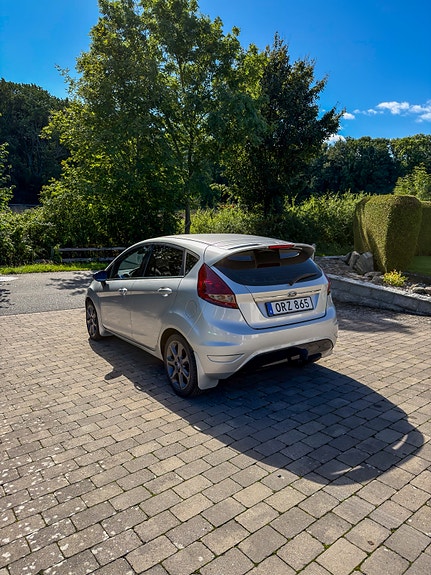 Ford Fiesta 2 of 8