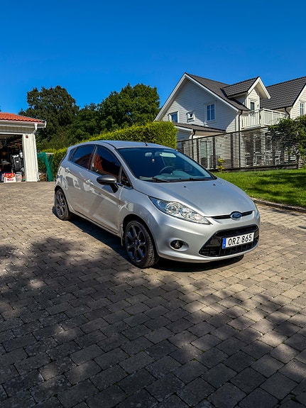 Ford Fiesta 4 of 8
