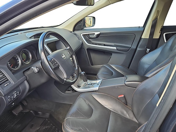 Volvo XC60 6 of 8