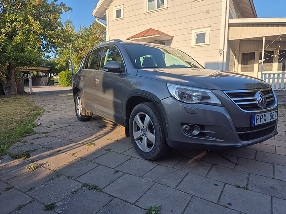 Volkswagen Tiguan 2 of 10