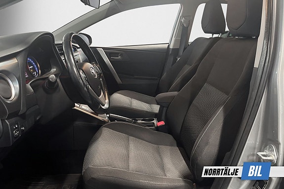 Toyota Auris 8 of 17