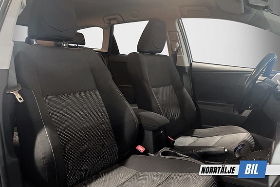 Toyota Auris 12 of 17