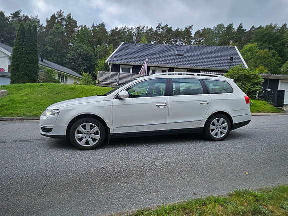 Volkswagen Passat 2 of 8