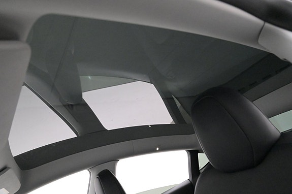 Tesla Model Y 25 of 27