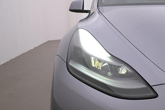 Tesla Model Y 26 of 27
