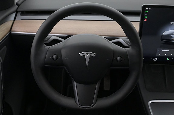 Tesla Model Y 7 of 27