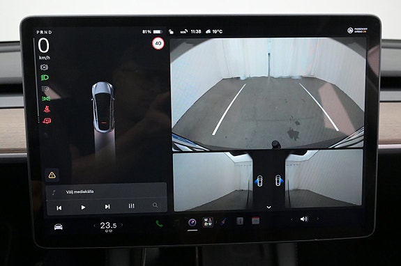 Tesla Model Y 18 of 27