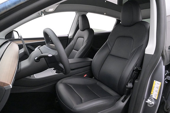 Tesla Model Y 9 of 27